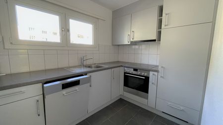 Rent a 3 ½ rooms apartment in Malleray - Photo 4