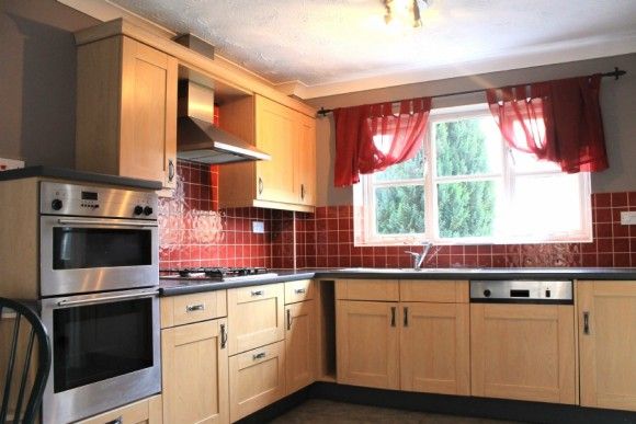 5 Bed - Mascot Square, Hythe, Colchester - Photo 1