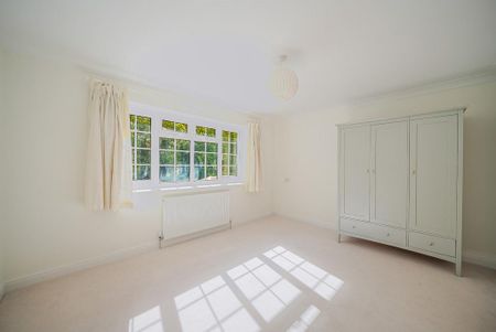 4 bedroom detached house to rent - Photo 3