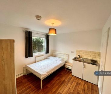 1 bedroom in a house share to rent - Photo 3