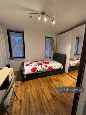 1 bedroom in a flat share to rent - Photo 1