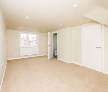 4 bedroom semi-detached house to rent - Photo 6