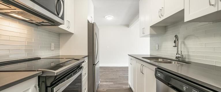 Pembroke Place Apartments | 830 Pembroke Street, Victoria - Photo 1