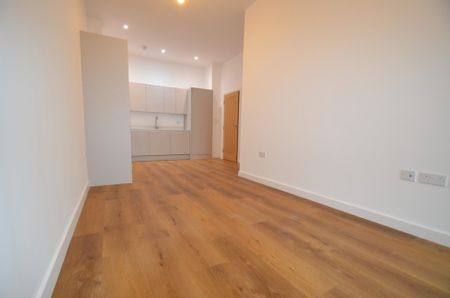 2 bedroom Apartment to rent - Photo 2