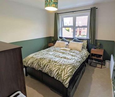 Goldsworth Park, Woking, Surrey, GU21 - Photo 4