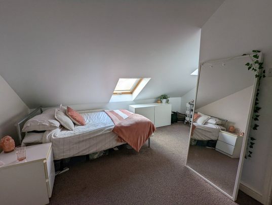 5 Bed Terraced House, Cycle Road, NG7 - Photo 1