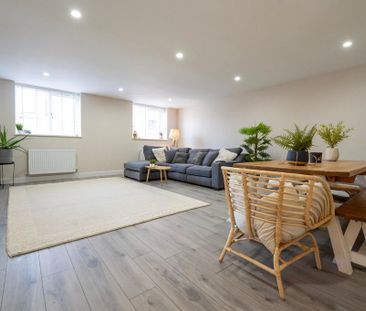 3 bedroom semi-detached house to rent - Photo 2