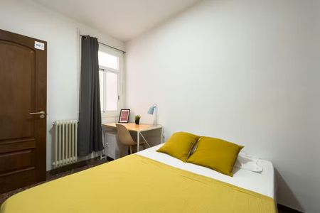 Carrer de la Mare de Déu del Carmel, Barcelona, Catalonia 08022 - Foto 4