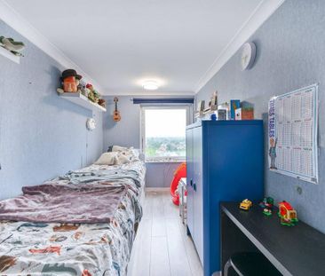 3 bedroom flat to rent - Photo 2