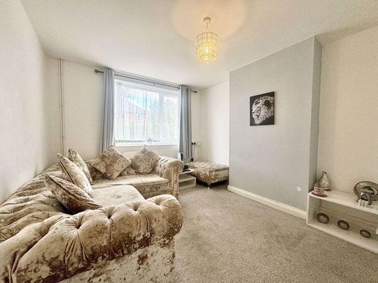 3 bedroom end of terrace house to rent - Photo 1