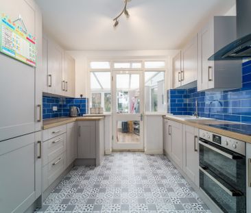 3 bedroom Semi-detached house to rent - Photo 2