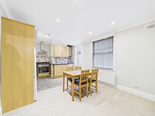 3 bedroom flat to rent - Photo 1