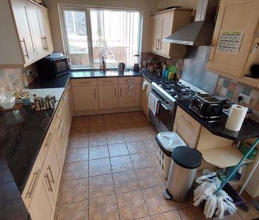1 bedroom in a house share to rent - Photo 3