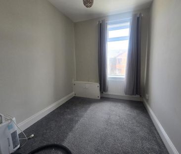 3 bedroom flat to rent - Photo 3