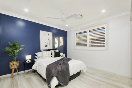 Beautiful 4 Bedroom Home - Walk to Station & Shops! - Photo 2