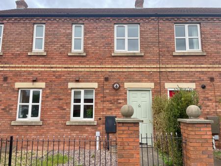 2 bedroom mid terrace to let - Photo 4