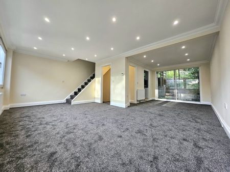 4 Bed Terraced House, Pomfret Avenue, LU2 - Photo 2