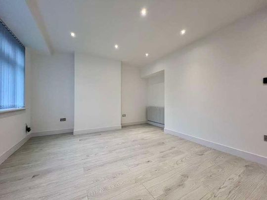 Birchmead Avenue, Pinner, HA5 - Photo 1