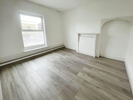 4 bedroom apartment to rent - Photo 3