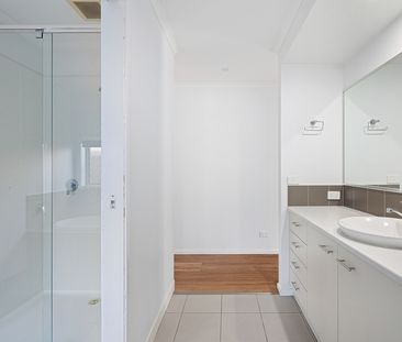 Spacious 4 Bedroom - Photo 6
