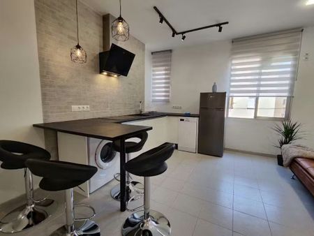 Carrer Sants Just i Pastor, Valencia, Valencian Community 46022 - Photo 2