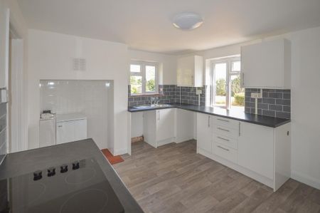 3 bedroom semi-detached house to rent - Photo 3