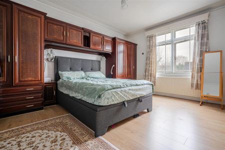 4 bedroom semi-detached house to rent - Photo 4