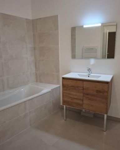 location Appartement T3 DE 67.32m² À BRIGNOLLES - Photo 4