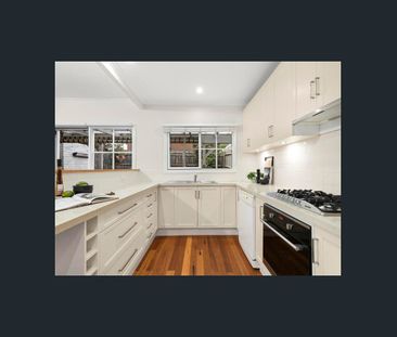 Light-filled living on a stylish single level - Photo 6