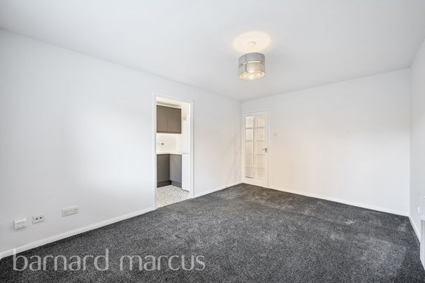 Redford Close, FELTHAM - Photo 1