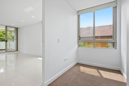 Luxury Two Bedroom Plus Study Riverside Apartment in Buzzing Parramatta - Photo 3