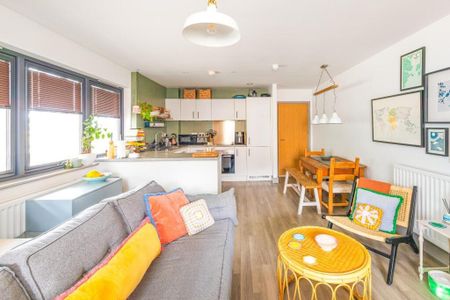 2 Bed Flat, Paintworks, BS4 - Photo 4