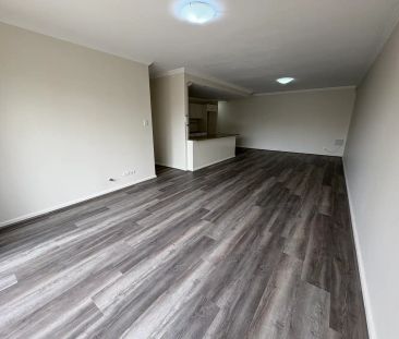 “Spacious & Modern 2-Bedroom Unit &ndash; Excellent Location on Wal... - Photo 6