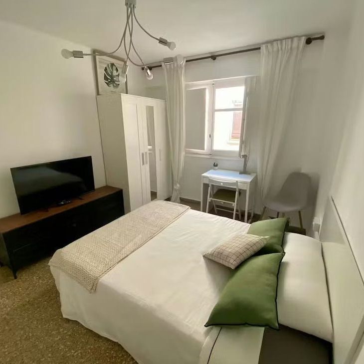 Avinguda de la Malva-Rosa, Valencia, Valencian Community 46011 - Photo 1