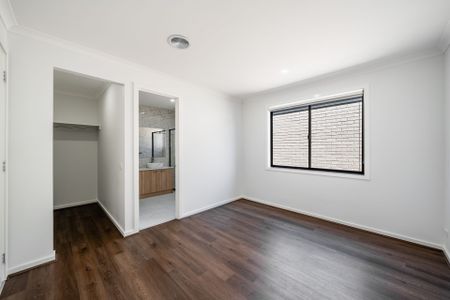 LUXURY LIVING IN SUNBURY - Photo 5