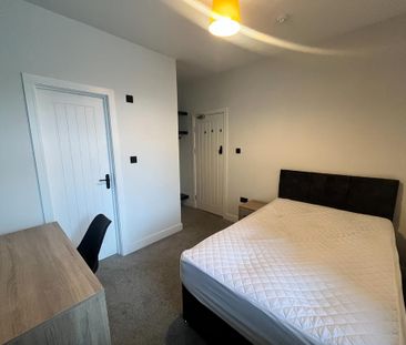 1 bedroom in a house share to rent - Photo 2