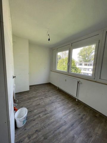 Tapezierte Wohnung mit Balkon in Familienfreundlicher Umgebung - Photo 3