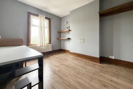 3 bedroom end of terrace house to rent - Photo 2