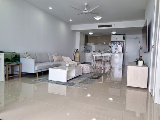 Unfurnished Luxury Living with Broadwater Views - Photo 1