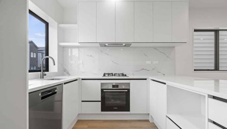 Spacious Family Home with Bonus Sleepout! - Photo 4