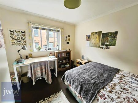 4 bedroom flat to rent - Photo 4