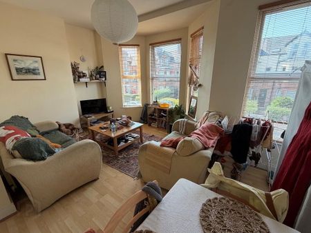 Flat 2, 63 Malone Avenue, Belfast, BT9 6EP - Photo 3
