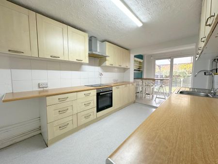 Semi Detached House - Photo 4