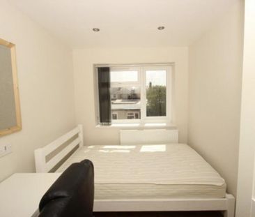 6 bedroom semi-detached house to rent - Photo 5