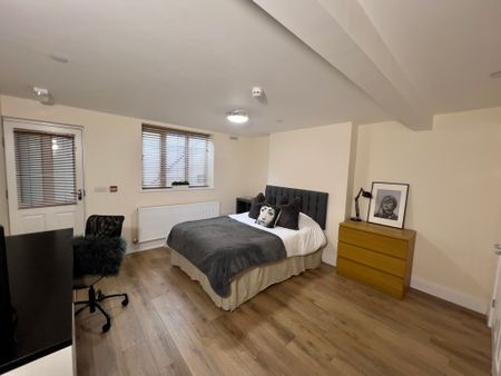 6 Bed Student Accommodation - Photo 4