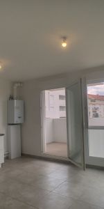 T2 - 37 m2 - GARAGE - 69100 - VILLEURBANNE - Photo 3