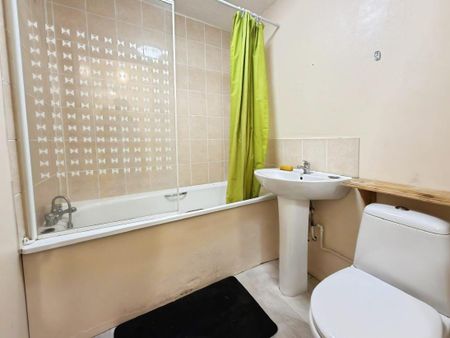 Curzon Drive, Curzon Drive, Grays, RM17 - Photo 5