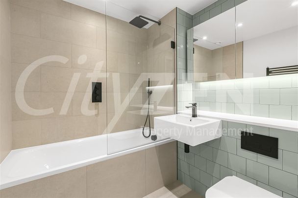 37 Clarendon Road, Watford - Photo 1