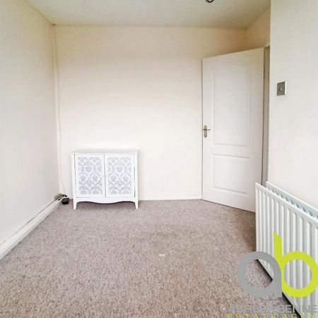 Bryon Gardens, Tilbury, rm18 - Photo 4