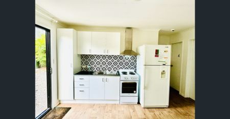 Modern Room with Ensuite & Kitchenette – All Utilities Included! - Photo 5